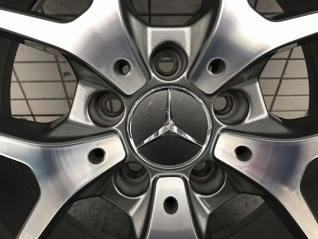 メルセデス・ベンツAMG純正GLA45用AMG純正5ダブルスポークアルミ+